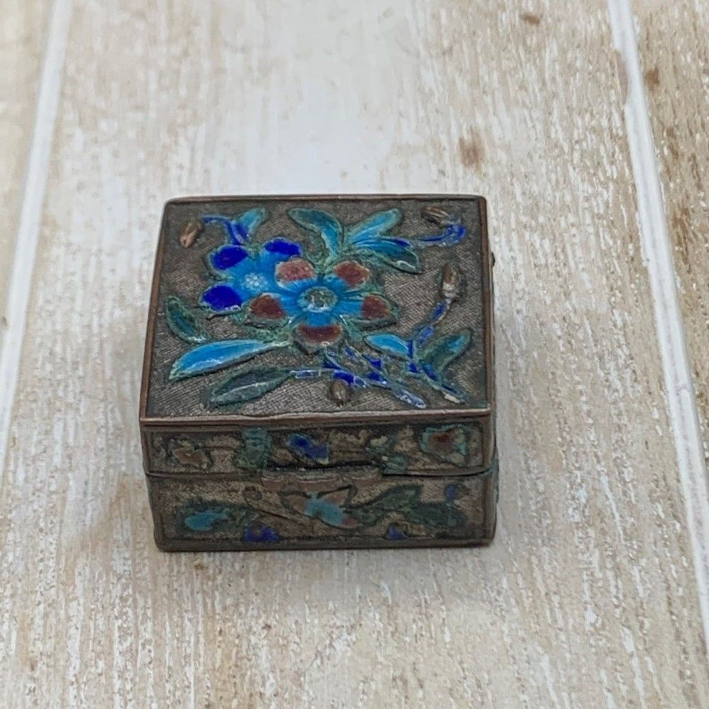 Vintage Antique Chinese Export Teal Blue Enamel Floral Hinged Pill Trinket box